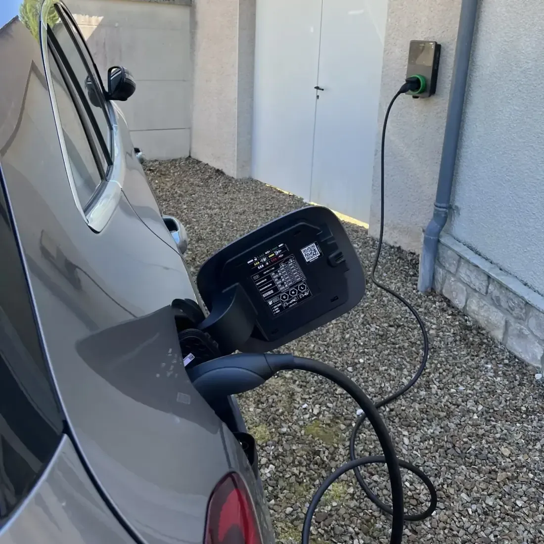 Borne de recharge IRVE à Issy-les-Moulineaux