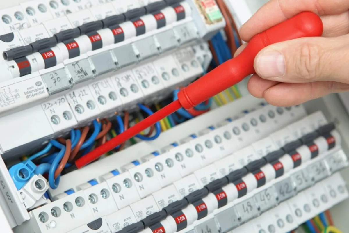 Dépannage électrique d'urgence à Issy-les-Moulineaux