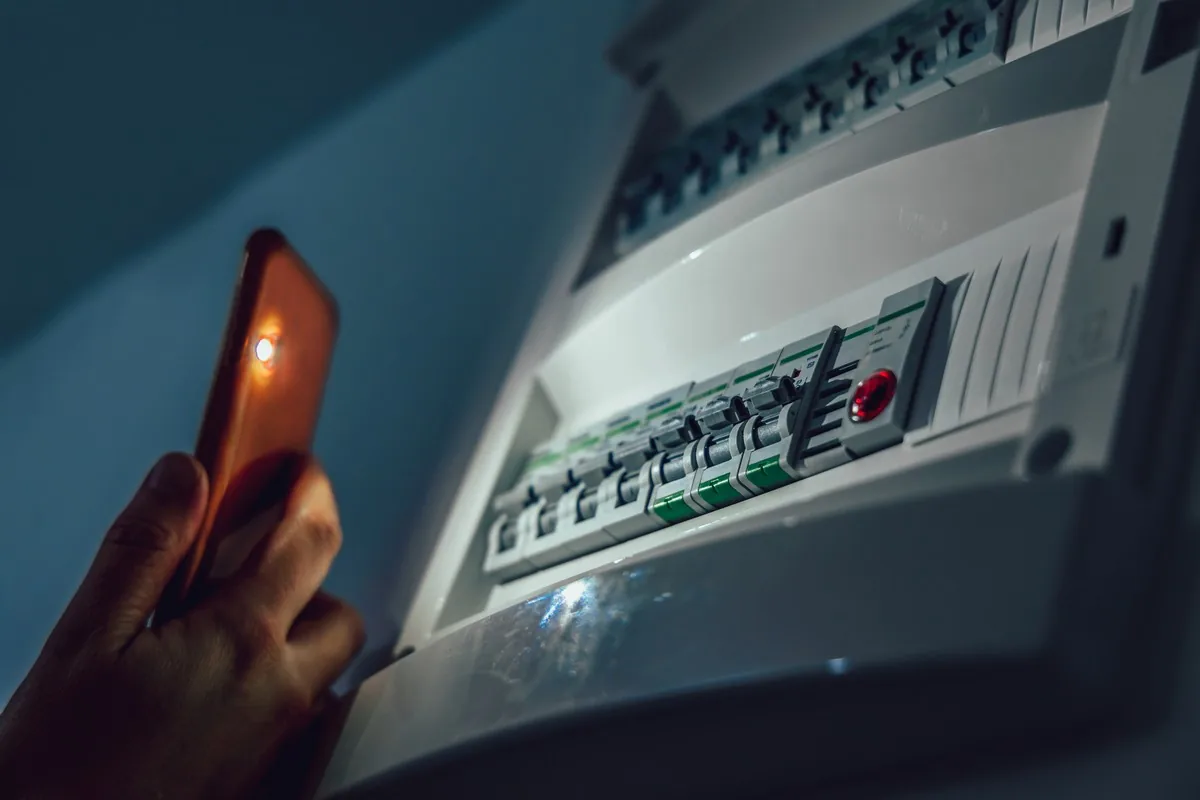 SOS électricien 24h/24 et 7j/7 à Issy-les-Moulineaux SOS électricien 24h/24 et 7j/7 à Issy-les-Moulineaux